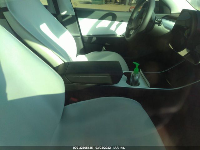 Photo 4 VIN: 5YJYGDED9MF105449 - TESLA MODEL Y 