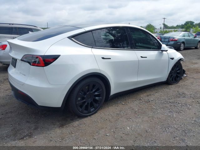 Photo 3 VIN: 5YJYGDEE0MF072494 - TESLA MODEL Y 