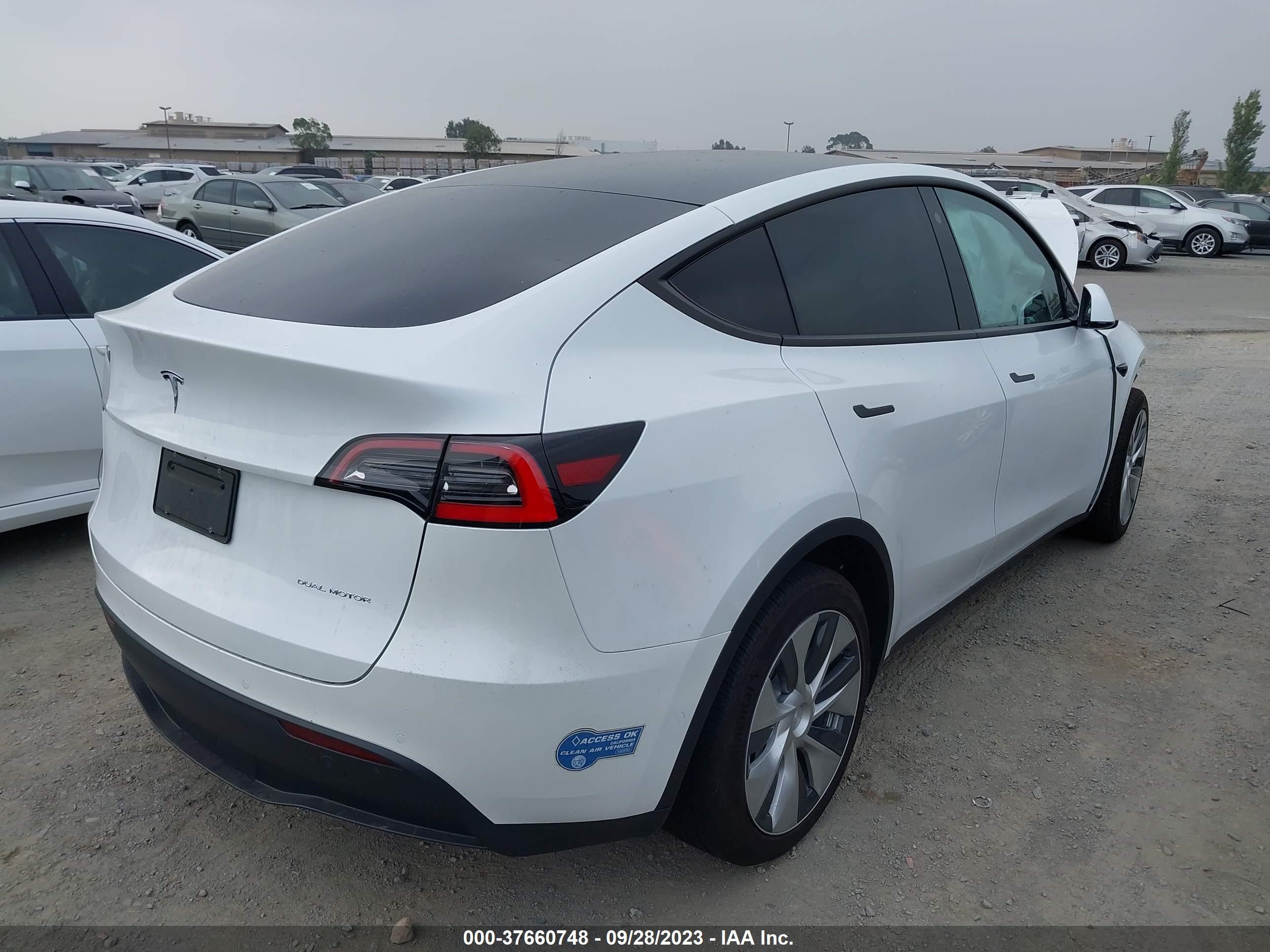 Photo 3 VIN: 5YJYGDEE0MF086525 - TESLA MODEL Y 