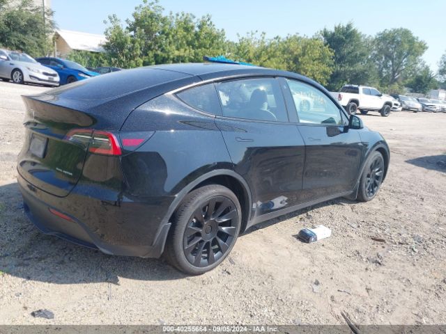 Photo 3 VIN: 5YJYGDEE0MF120284 - TESLA MODEL Y 