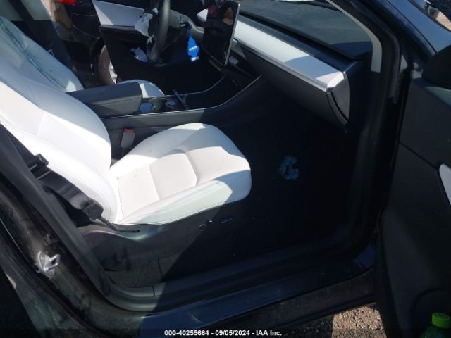 Photo 4 VIN: 5YJYGDEE0MF120284 - TESLA MODEL Y 