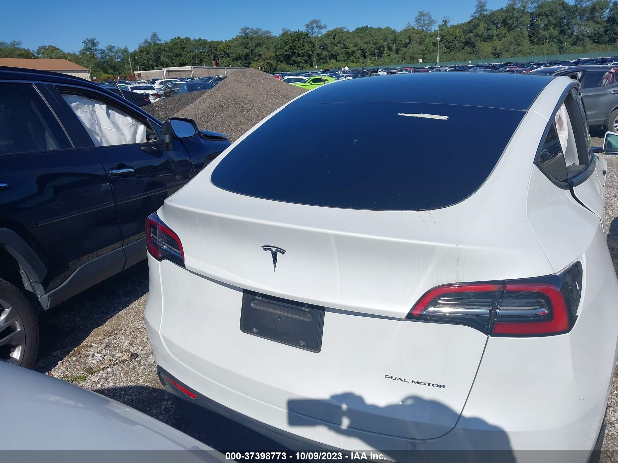 Photo 14 VIN: 5YJYGDEE0MF208753 - TESLA MODEL Y 