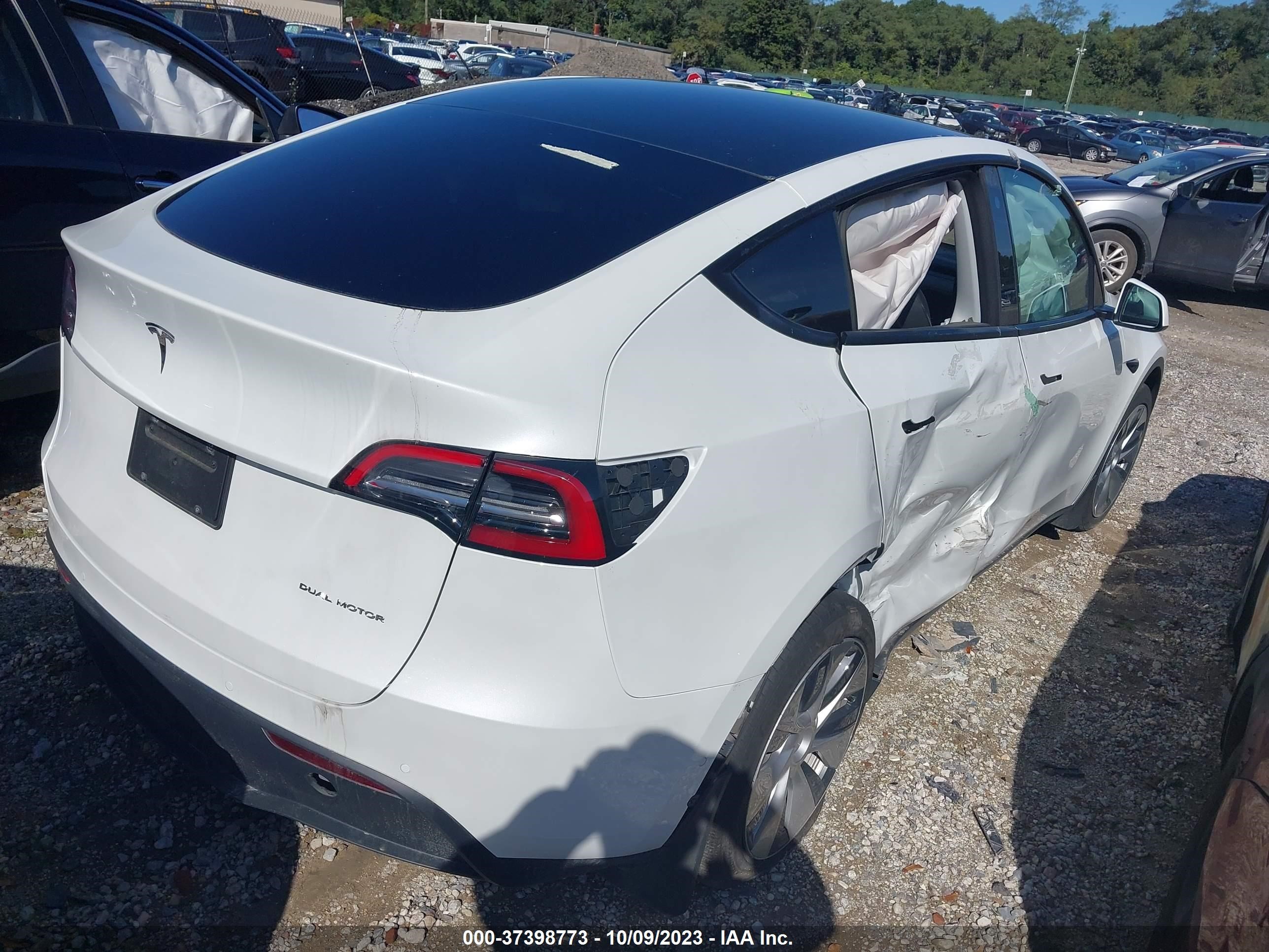 Photo 3 VIN: 5YJYGDEE0MF208753 - TESLA MODEL Y 