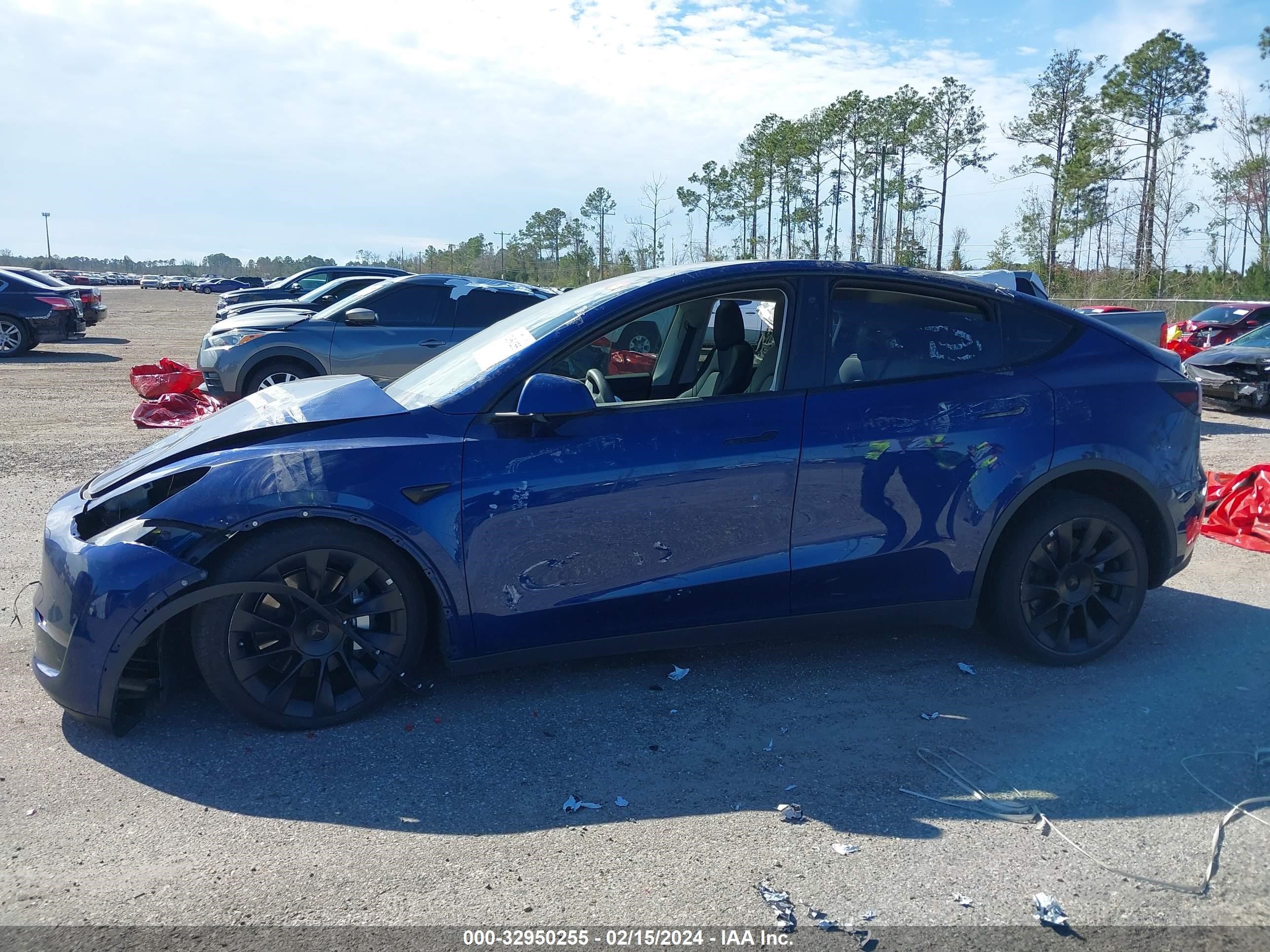 Photo 13 VIN: 5YJYGDEE1LF040572 - TESLA MODEL Y 