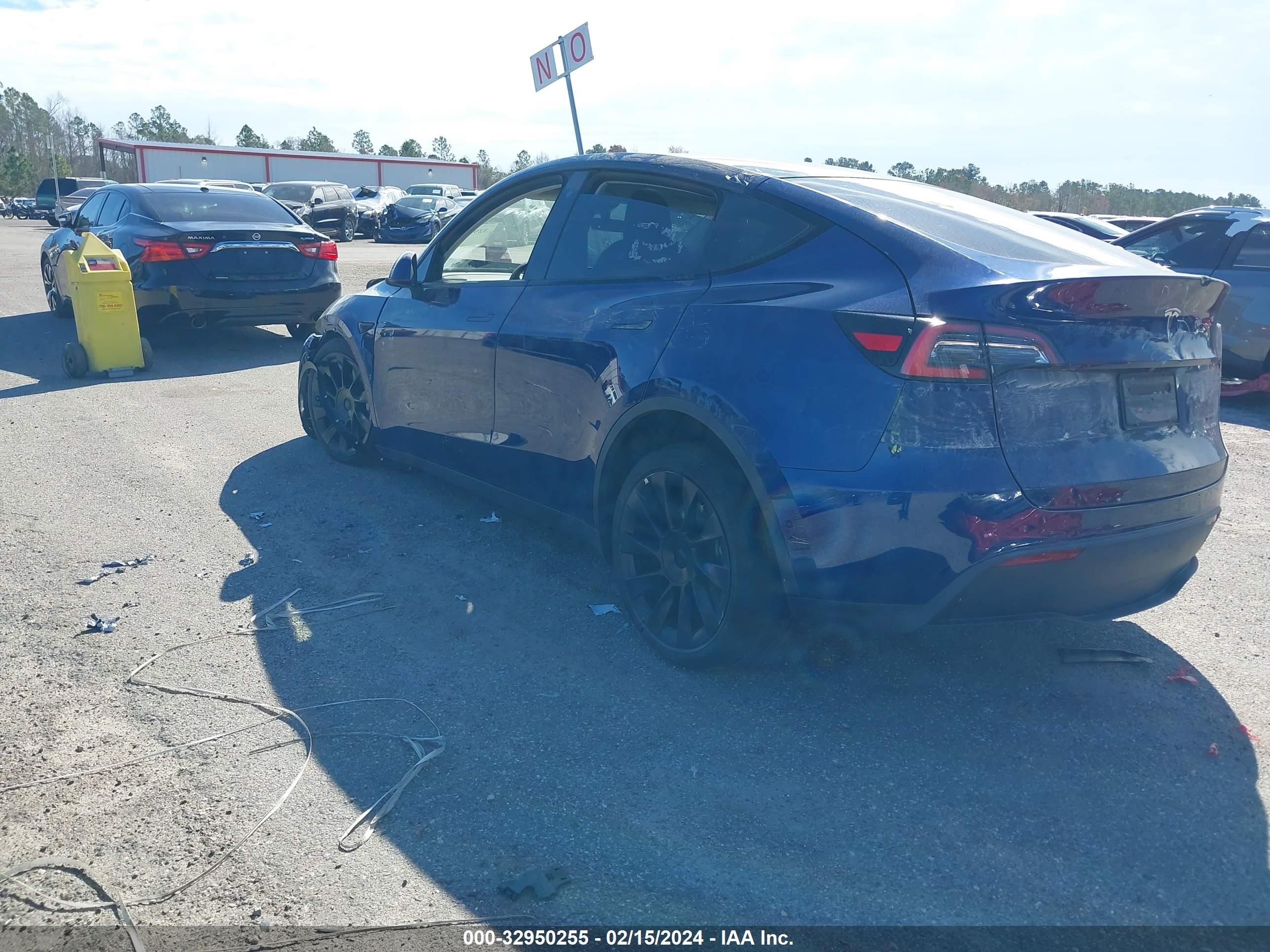 Photo 2 VIN: 5YJYGDEE1LF040572 - TESLA MODEL Y 