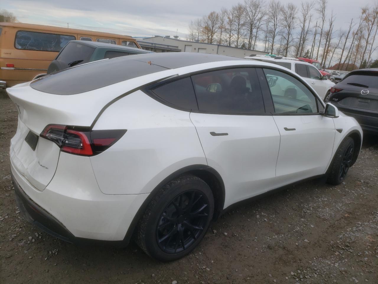 Photo 2 VIN: 5YJYGDEE1LF051135 - TESLA MODEL Y 