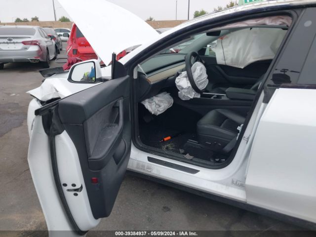 Photo 4 VIN: 5YJYGDEE1MF158963 - TESLA MODEL Y 