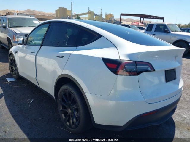 Photo 2 VIN: 5YJYGDEE1MF160910 - TESLA MODEL Y 