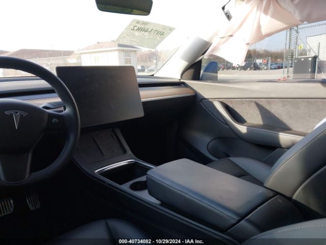 Photo 4 VIN: 5YJYGDEE1MF207255 - TESLA MODEL Y 