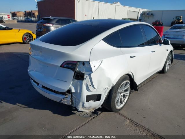 Photo 3 VIN: 5YJYGDEE1MF285583 - TESLA MODEL Y 