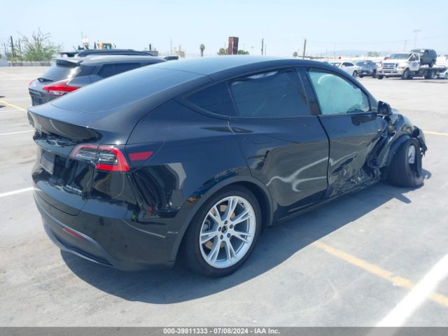 Photo 3 VIN: 5YJYGDEE2MF082072 - TESLA MODEL Y 