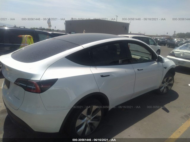 Photo 3 VIN: 5YJYGDEE2MF090205 - TESLA MODEL Y 