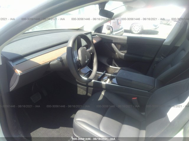 Photo 4 VIN: 5YJYGDEE2MF090205 - TESLA MODEL Y 