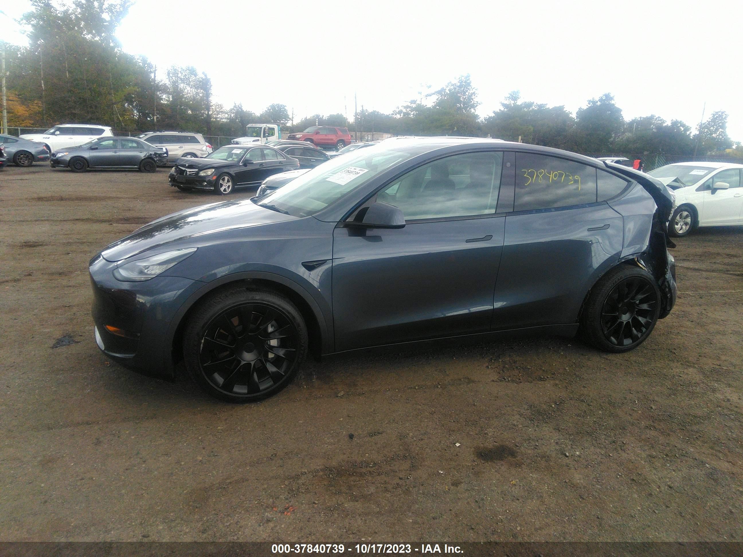 Photo 13 VIN: 5YJYGDEE2MF108122 - TESLA MODEL Y 