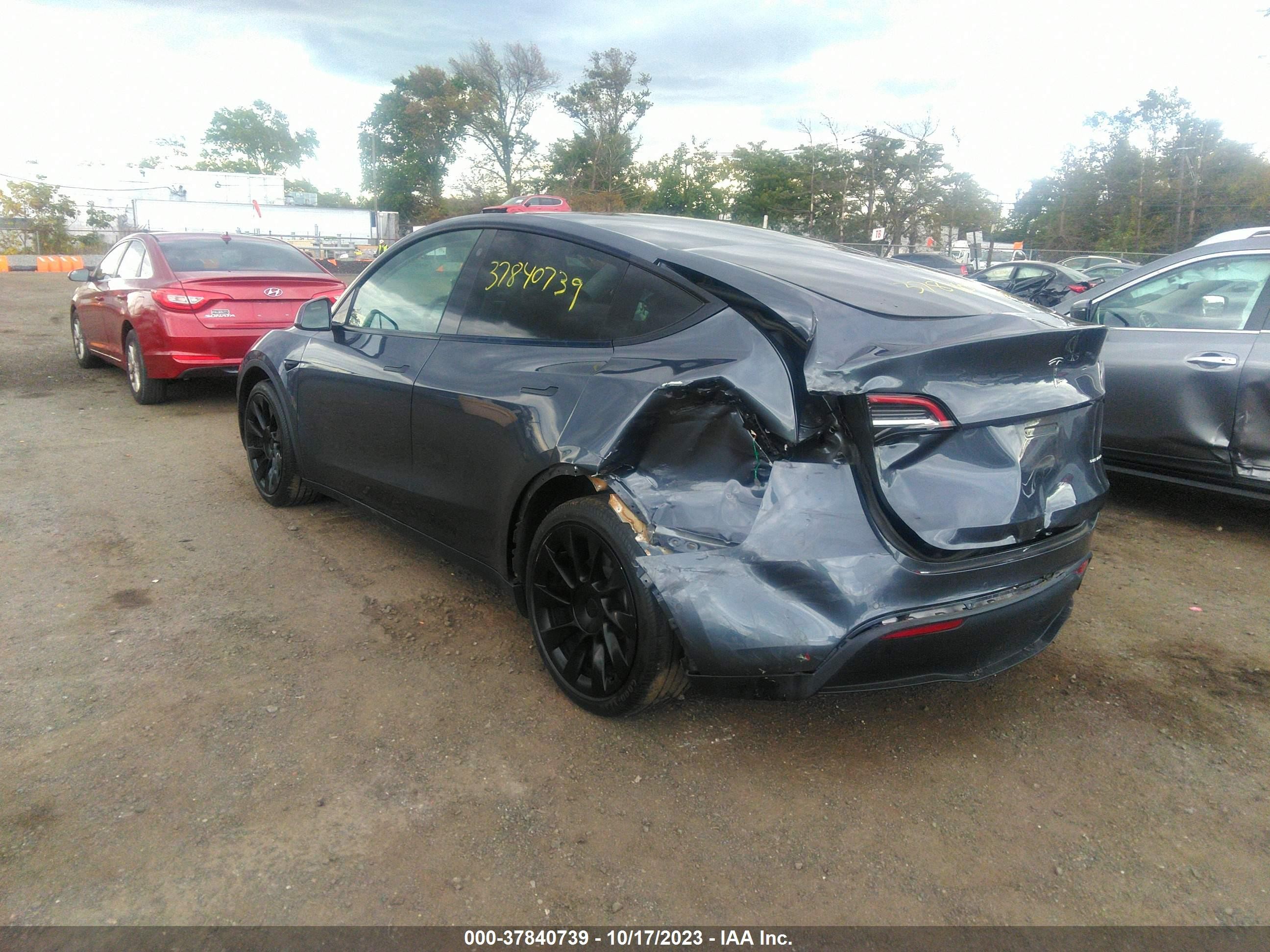 Photo 2 VIN: 5YJYGDEE2MF108122 - TESLA MODEL Y 