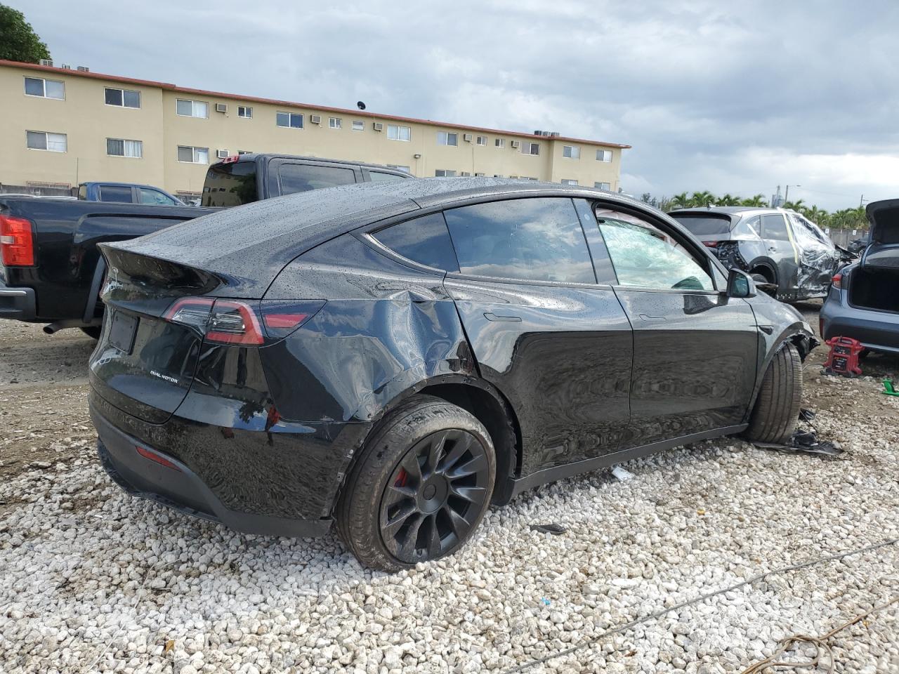 Photo 2 VIN: 5YJYGDEE2MF240894 - TESLA MODEL Y 