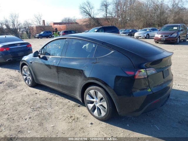 Photo 2 VIN: 5YJYGDEE2MF304951 - TESLA MODEL Y 