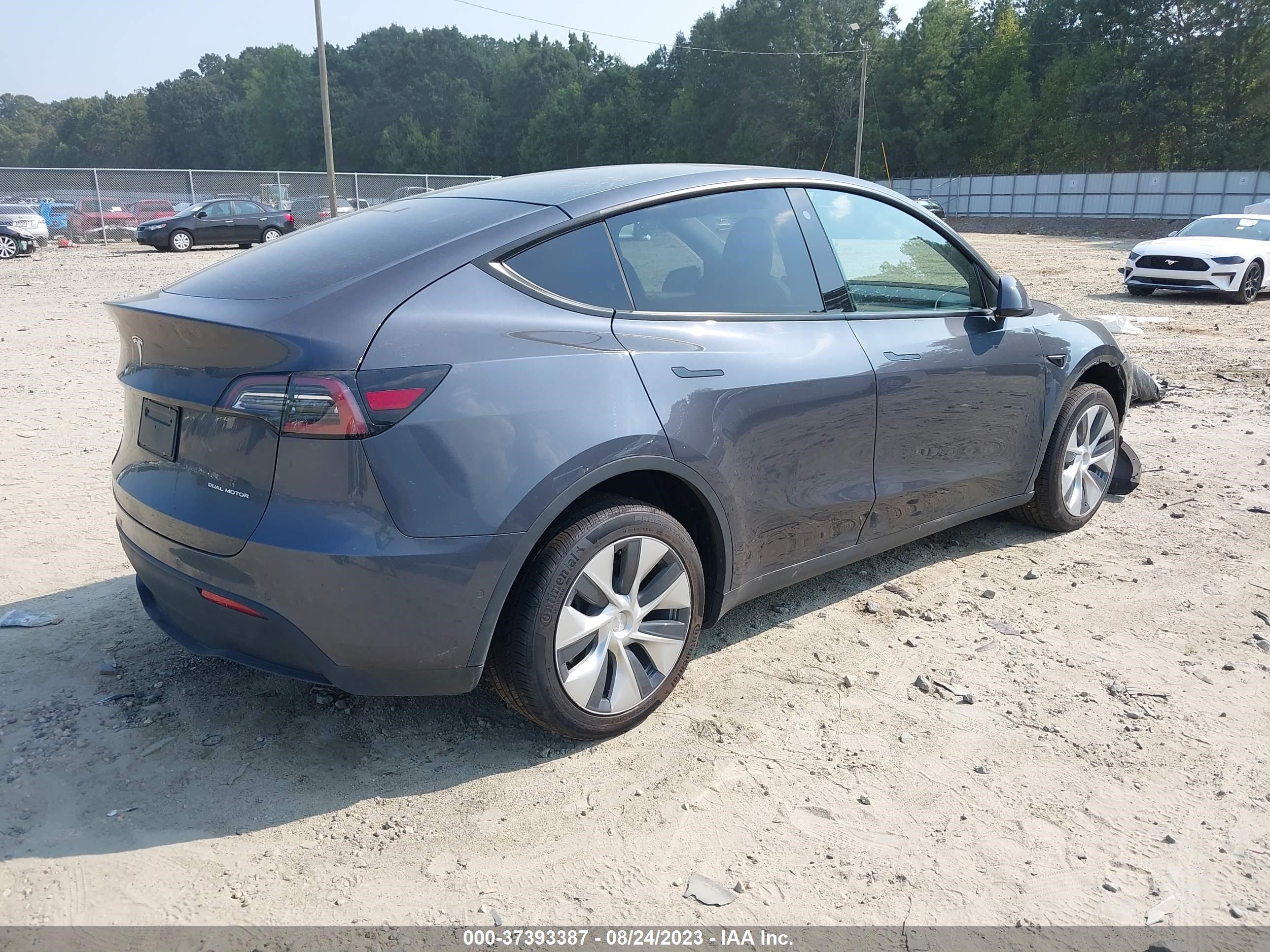 Photo 3 VIN: 5YJYGDEE3LF010084 - TESLA MODEL Y 