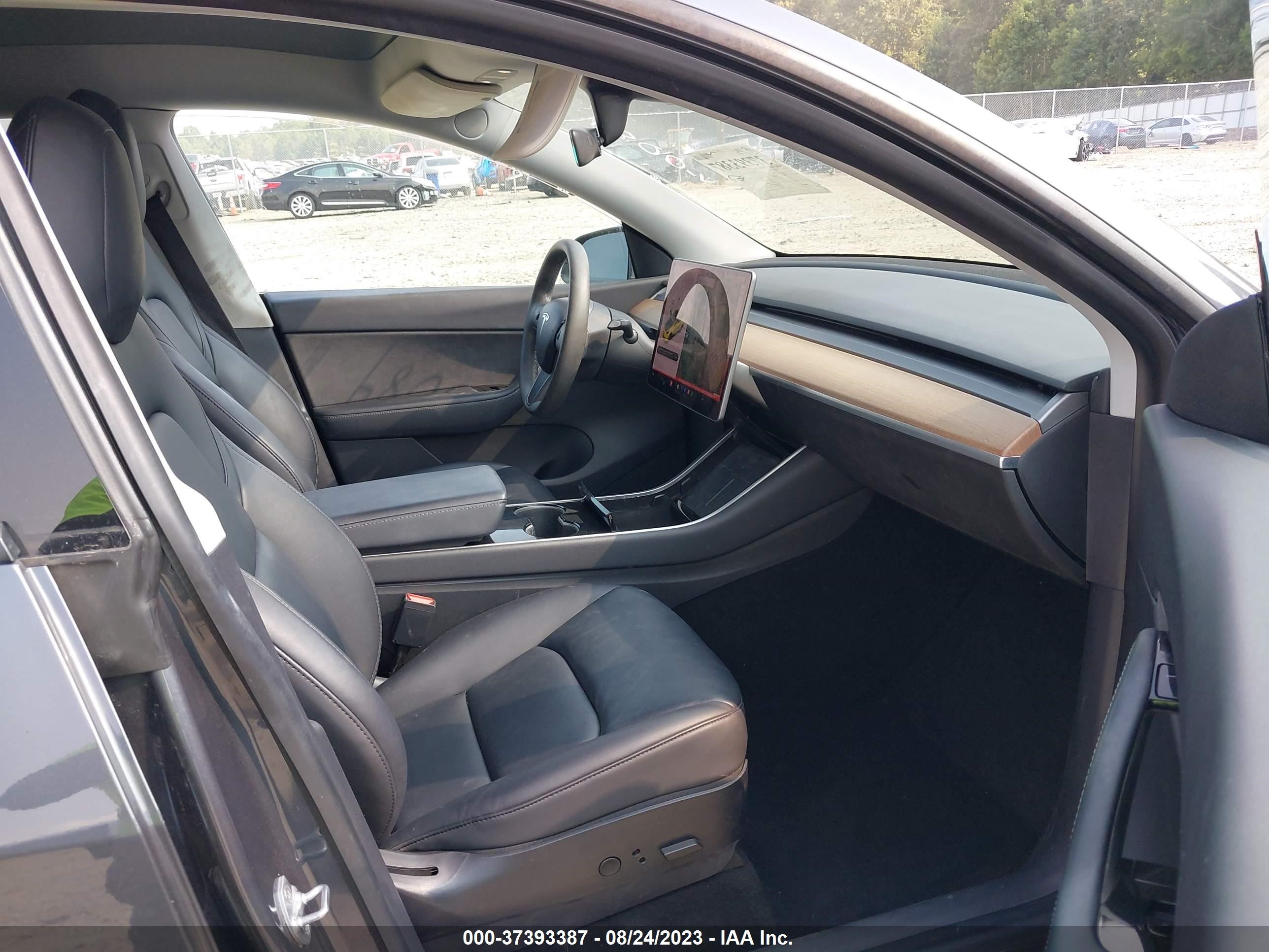 Photo 4 VIN: 5YJYGDEE3LF010084 - TESLA MODEL Y 