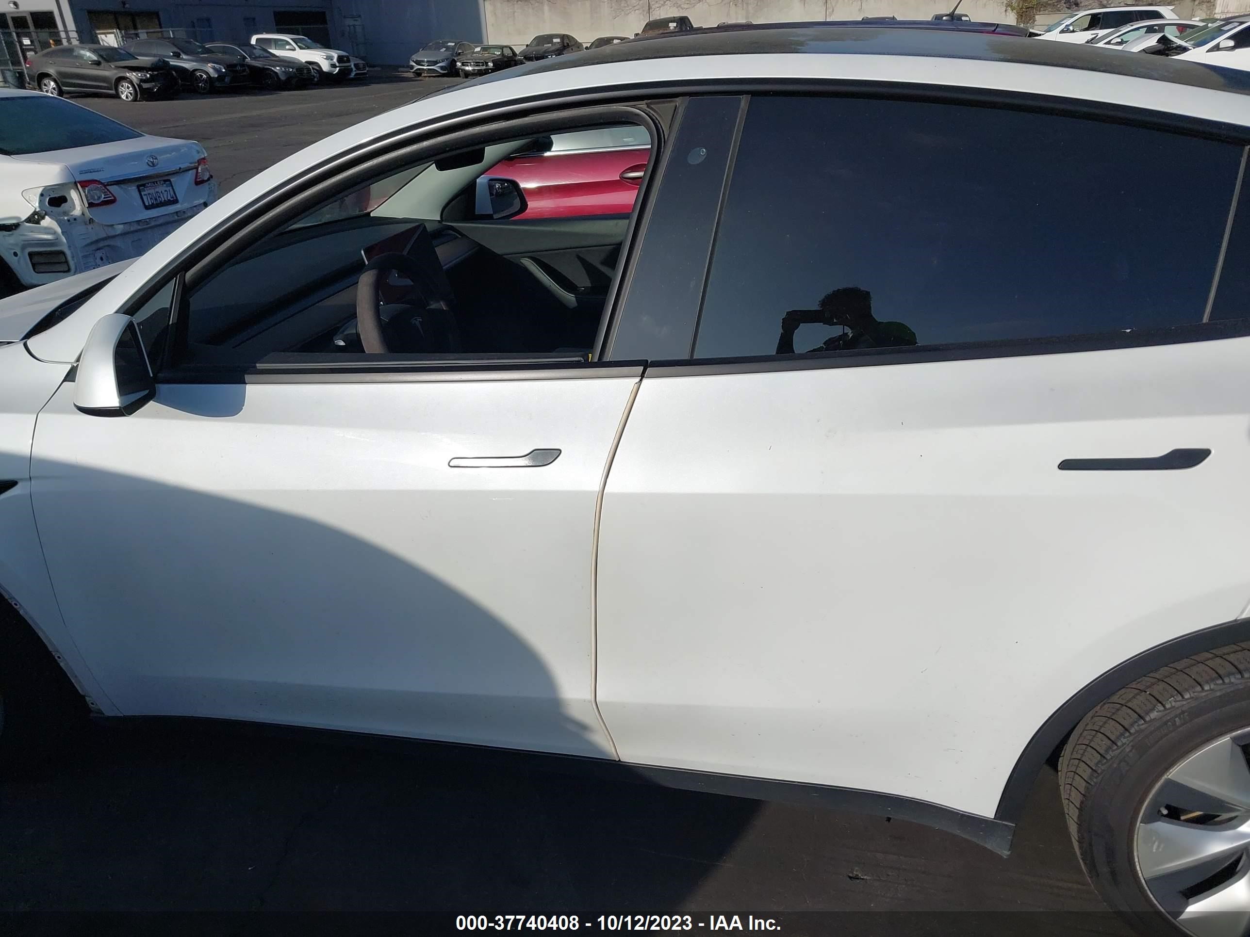 Photo 13 VIN: 5YJYGDEE3LF013809 - TESLA MODEL Y 