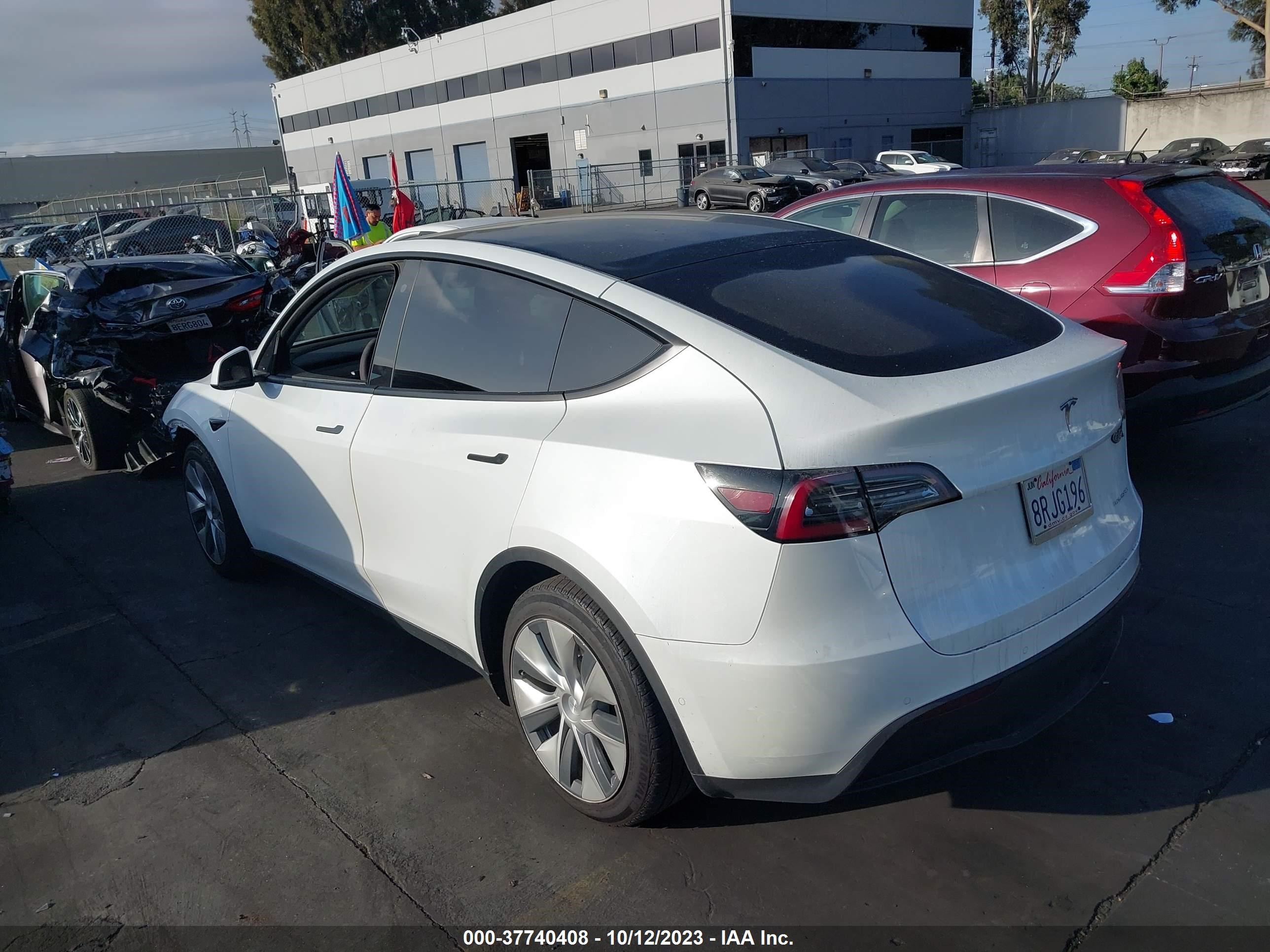 Photo 2 VIN: 5YJYGDEE3LF013809 - TESLA MODEL Y 