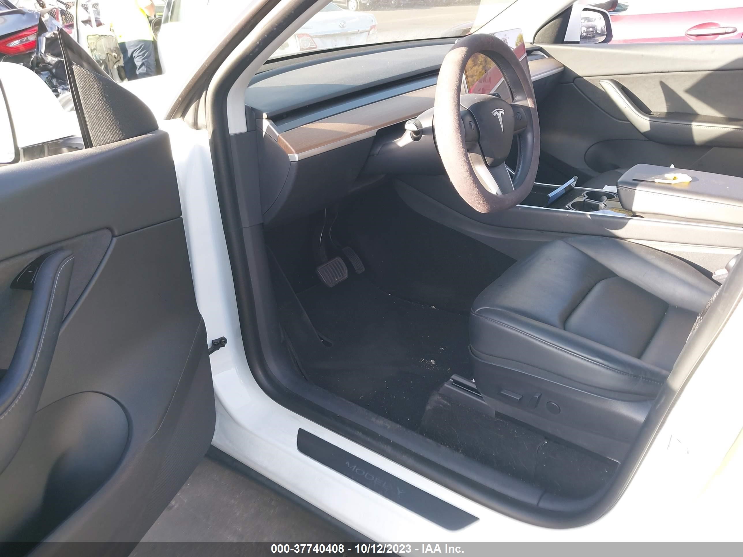 Photo 4 VIN: 5YJYGDEE3LF013809 - TESLA MODEL Y 