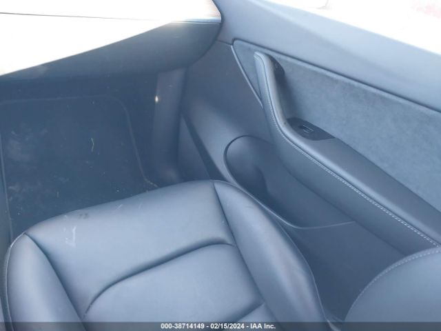 Photo 4 VIN: 5YJYGDEE3LF029458 - TESLA MODEL Y 