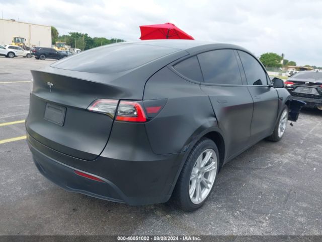 Photo 3 VIN: 5YJYGDEE3MF061103 - TESLA MODEL Y 