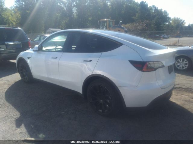 Photo 2 VIN: 5YJYGDEE3MF074451 - TESLA MODEL Y 