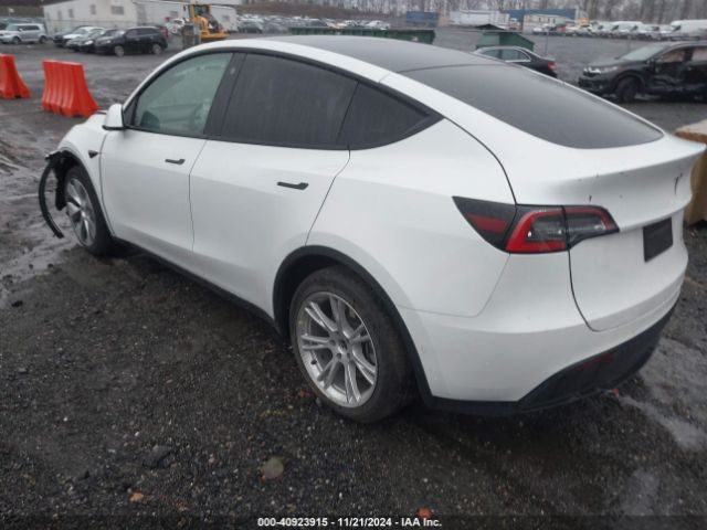 Photo 2 VIN: 5YJYGDEE3MF086552 - TESLA MODEL Y 