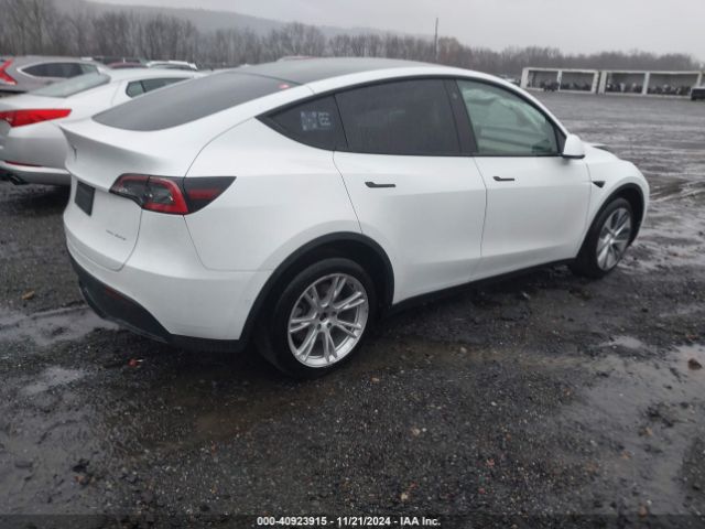 Photo 3 VIN: 5YJYGDEE3MF086552 - TESLA MODEL Y 