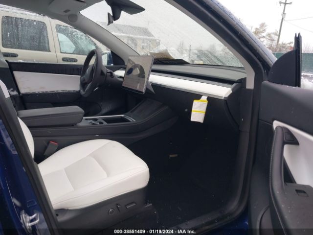 Photo 4 VIN: 5YJYGDEE3MF144546 - TESLA MODEL Y 