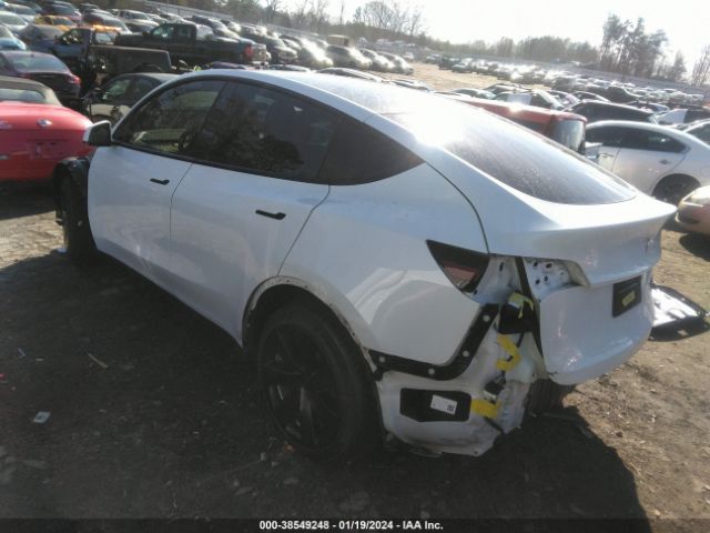 Photo 2 VIN: 5YJYGDEE3MF149617 - TESLA MODEL Y 