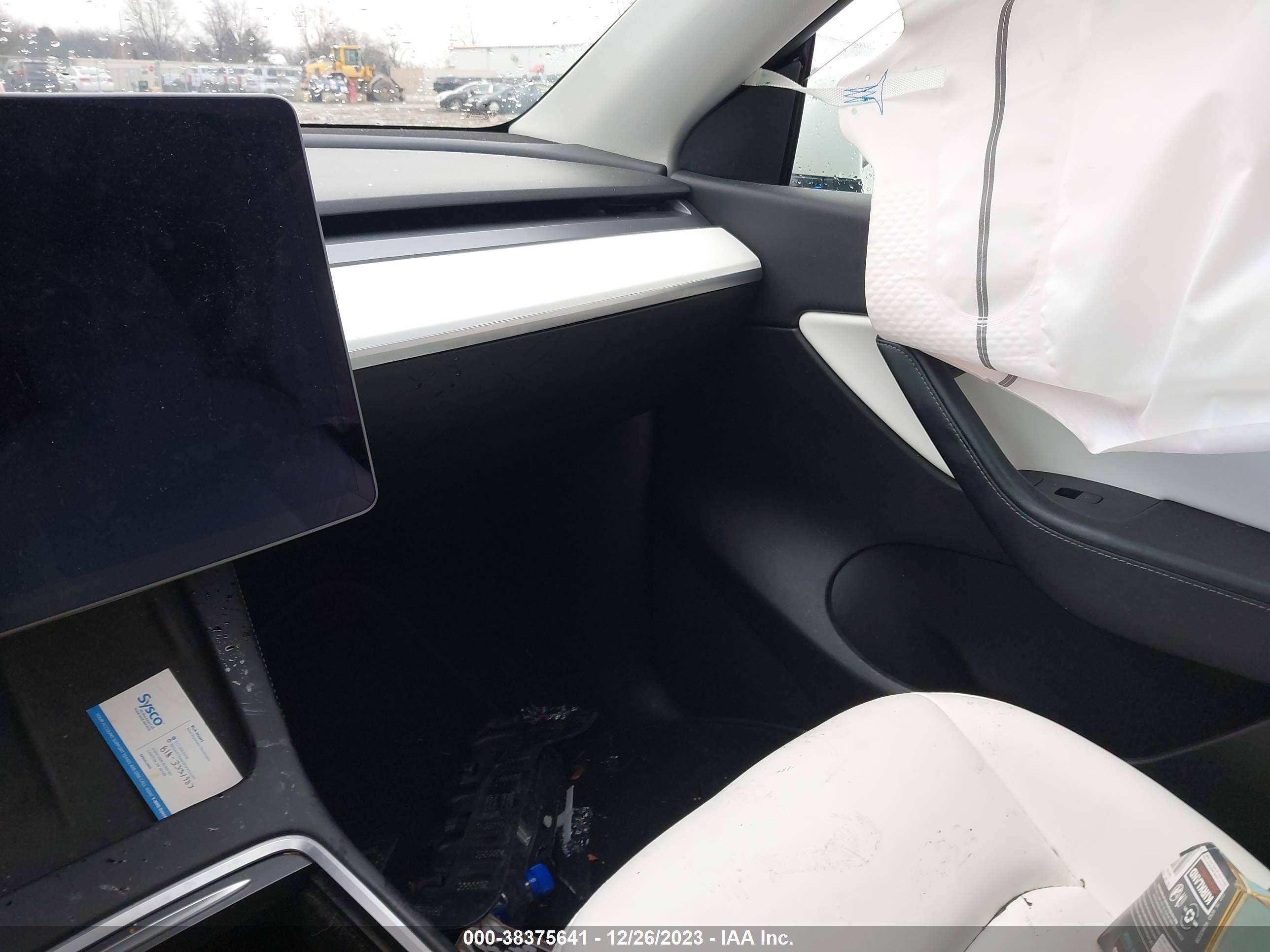 Photo 4 VIN: 5YJYGDEE3MF179426 - TESLA MODEL Y 