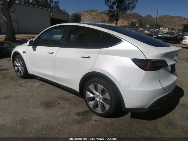 Photo 2 VIN: 5YJYGDEE3MF233131 - TESLA MODEL Y 