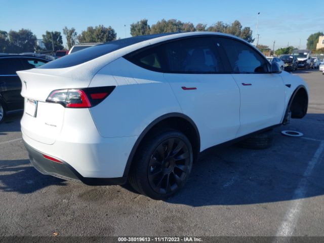 Photo 3 VIN: 5YJYGDEE3MF275265 - TESLA MODEL Y 