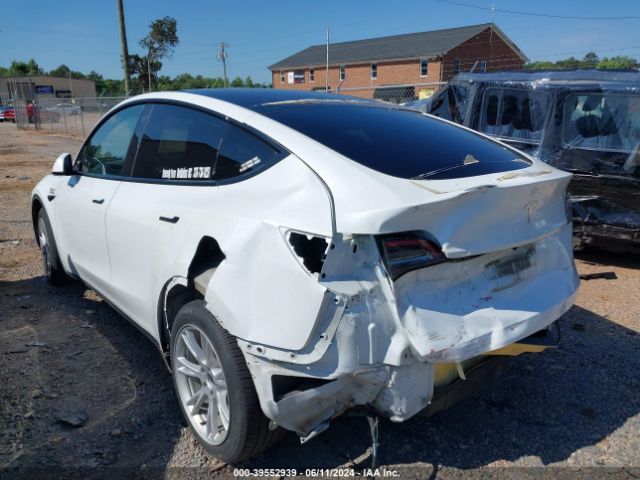 Photo 2 VIN: 5YJYGDEE3MF300715 - TESLA MODEL Y 