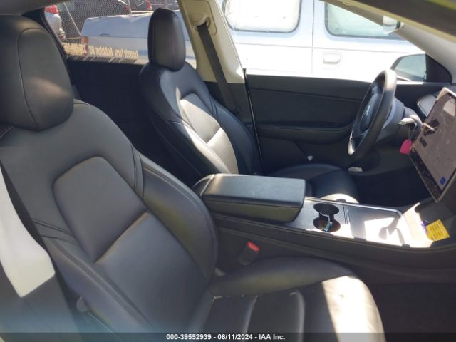 Photo 4 VIN: 5YJYGDEE3MF300715 - TESLA MODEL Y 