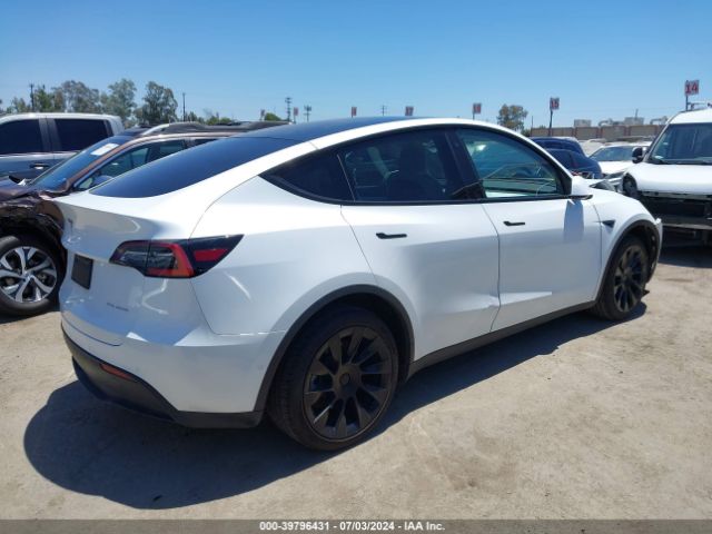 Photo 3 VIN: 5YJYGDEE4LF058564 - TESLA MODEL Y 