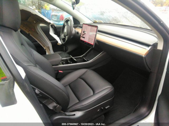 Photo 4 VIN: 5YJYGDEE4MF070103 - TESLA MODEL Y 