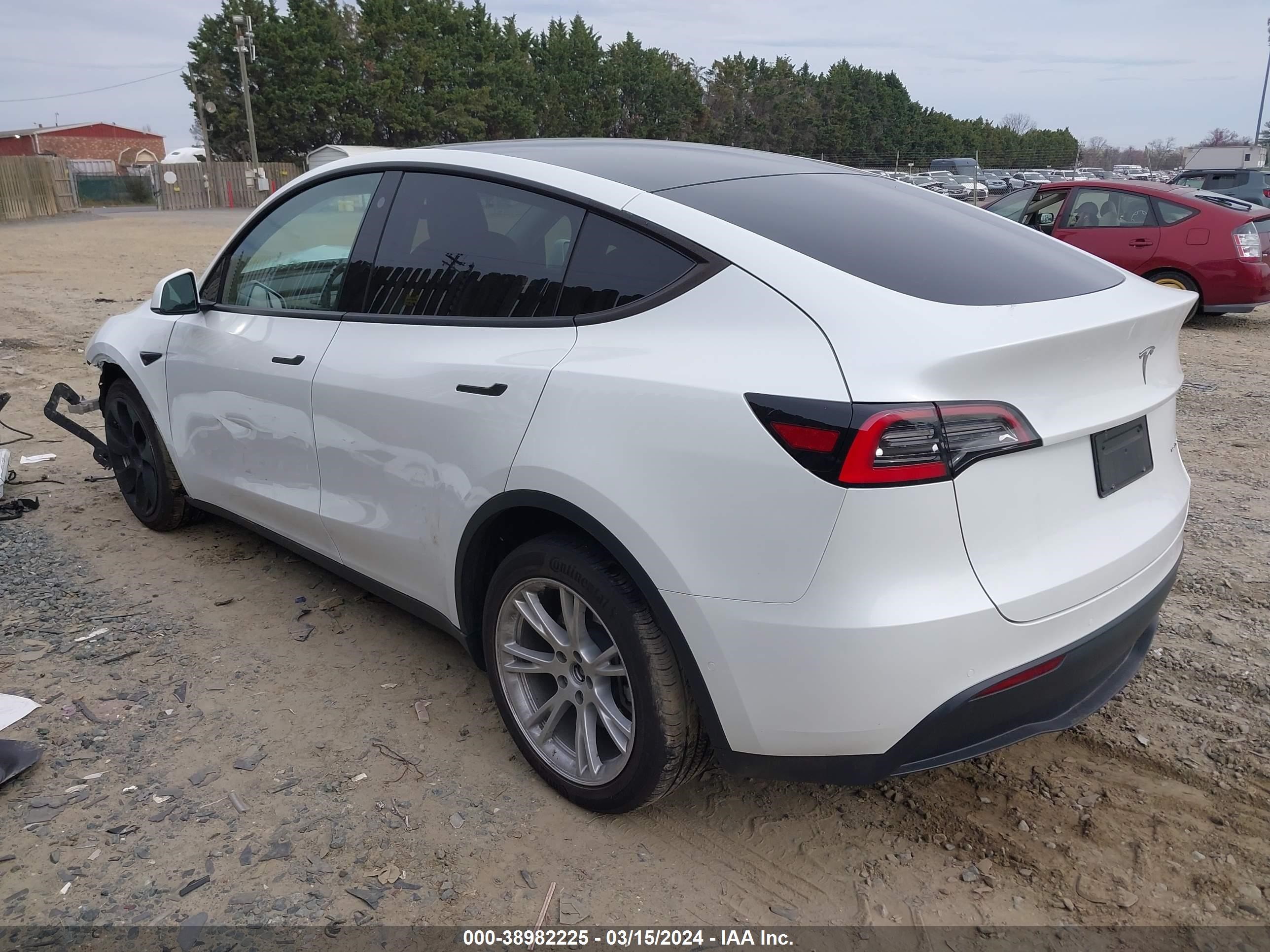 Photo 2 VIN: 5YJYGDEE4MF086463 - TESLA MODEL Y 