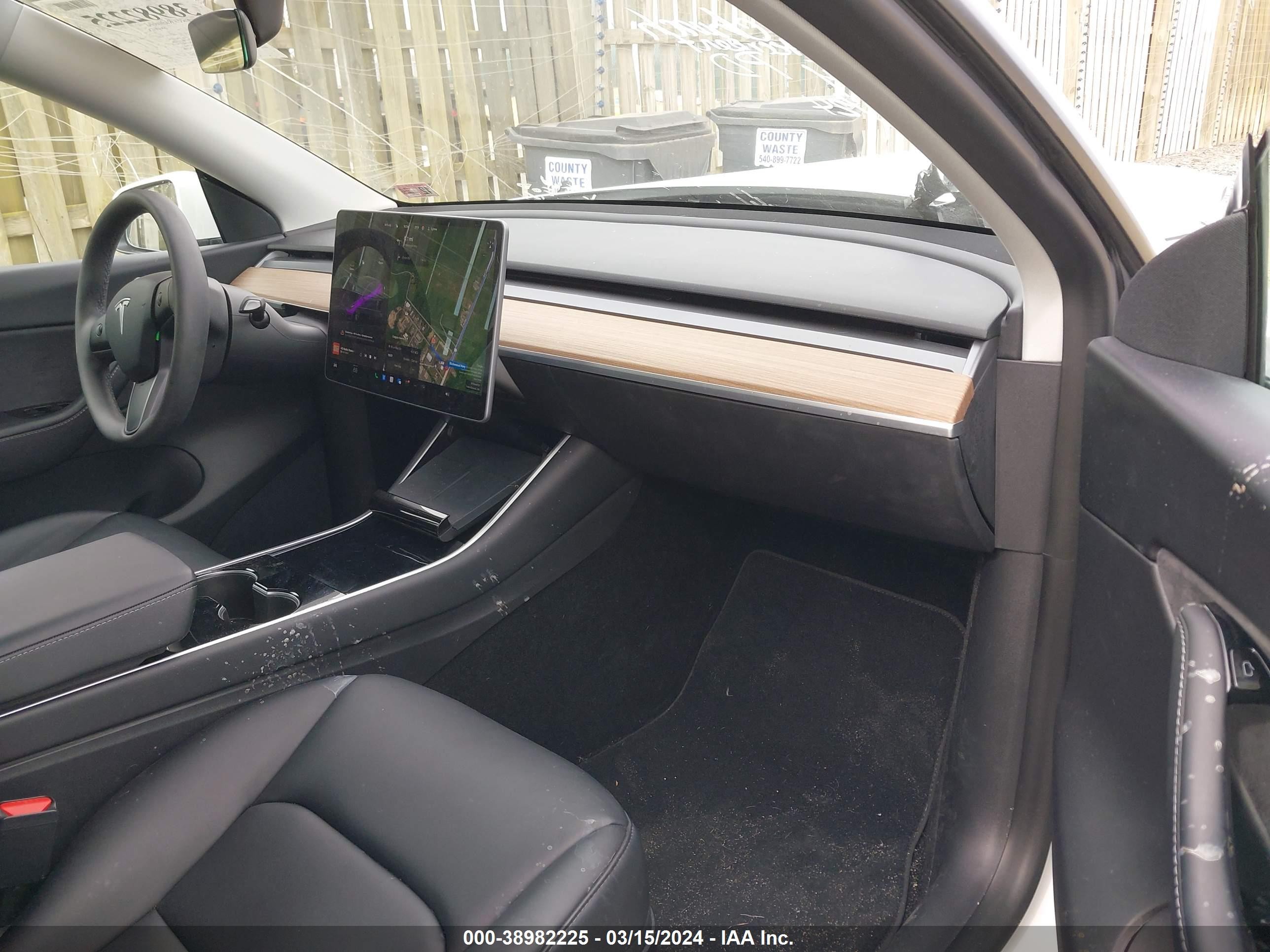 Photo 4 VIN: 5YJYGDEE4MF086463 - TESLA MODEL Y 