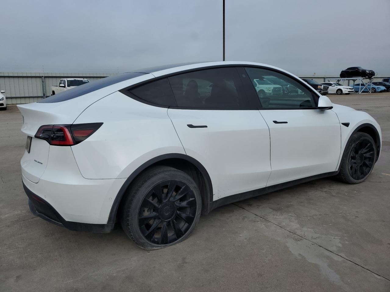 Photo 2 VIN: 5YJYGDEE4MF087645 - TESLA MODEL Y 