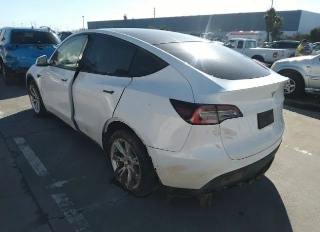 Photo 2 VIN: 5YJYGDEE4MF090898 - TESLA MODEL Y 