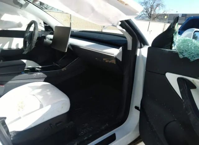 Photo 4 VIN: 5YJYGDEE4MF090898 - TESLA MODEL Y 