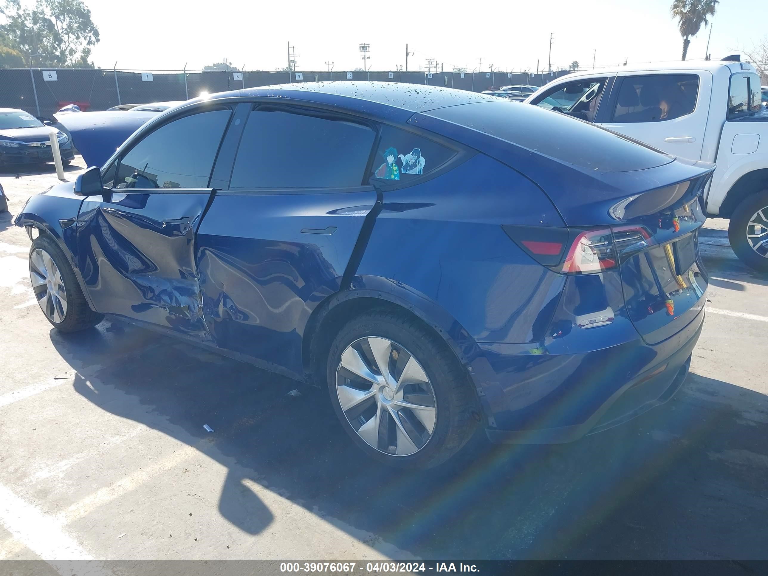 Photo 2 VIN: 5YJYGDEE4MF096197 - TESLA MODEL Y 