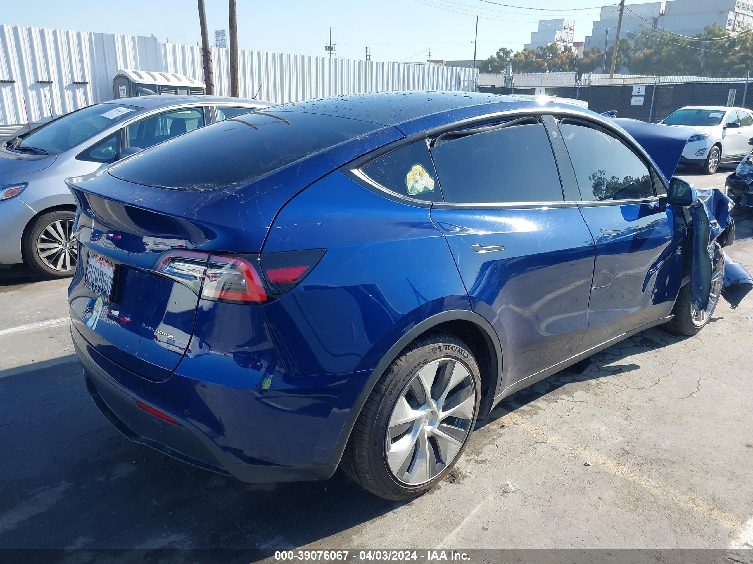 Photo 3 VIN: 5YJYGDEE4MF096197 - TESLA MODEL Y 