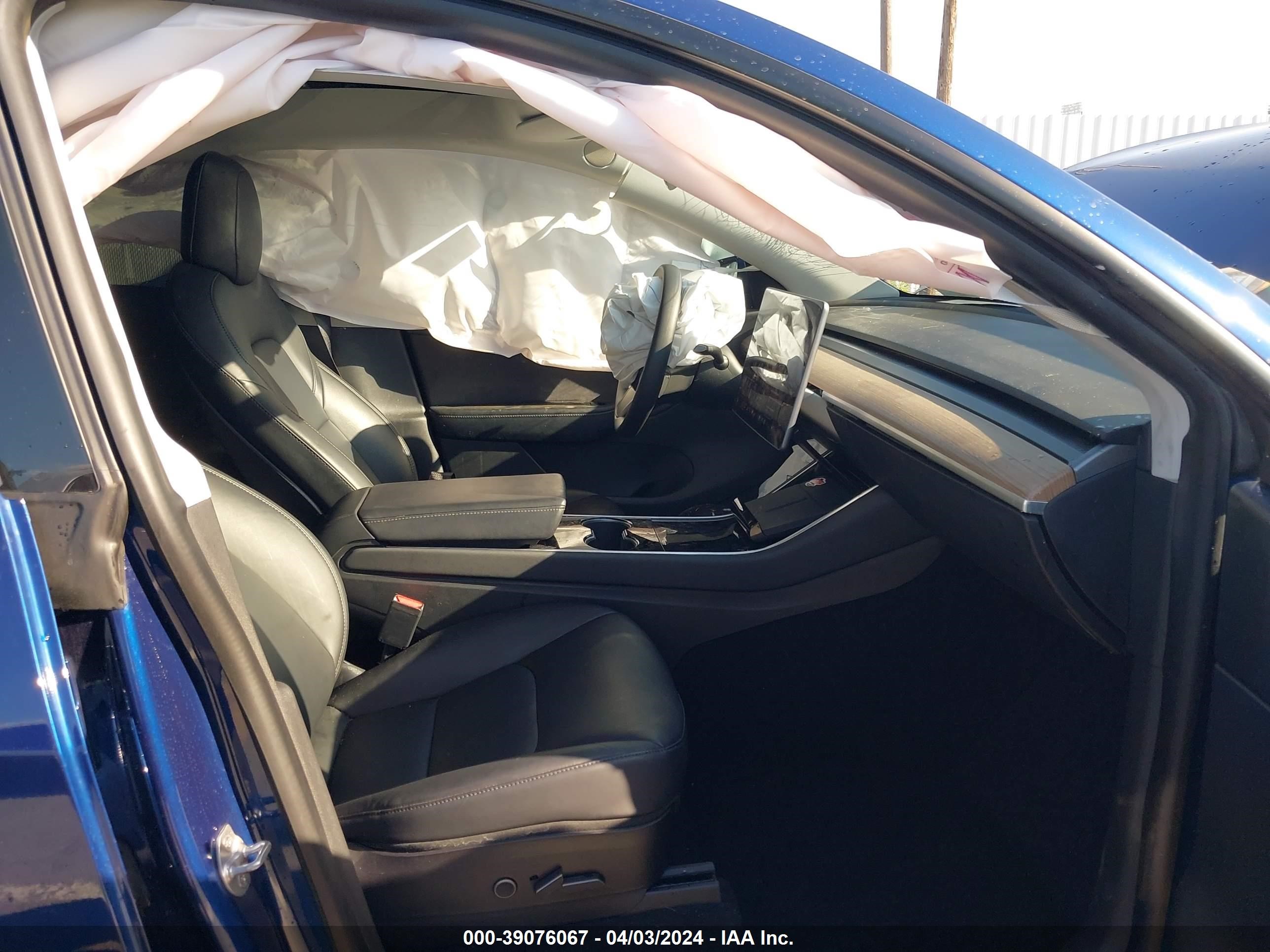 Photo 4 VIN: 5YJYGDEE4MF096197 - TESLA MODEL Y 