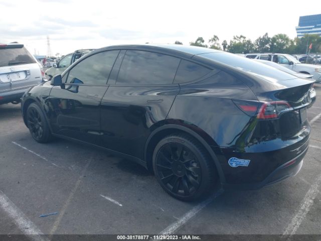 Photo 2 VIN: 5YJYGDEE4MF208206 - TESLA MODEL Y 