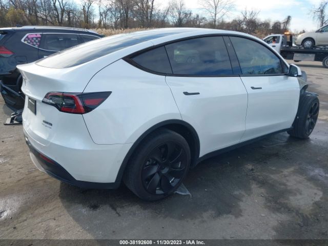 Photo 3 VIN: 5YJYGDEE4MF209145 - TESLA MODEL Y 